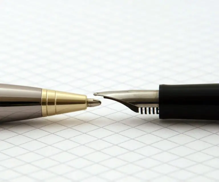Symbolbild Kugelschreiber und Füllfederhalter