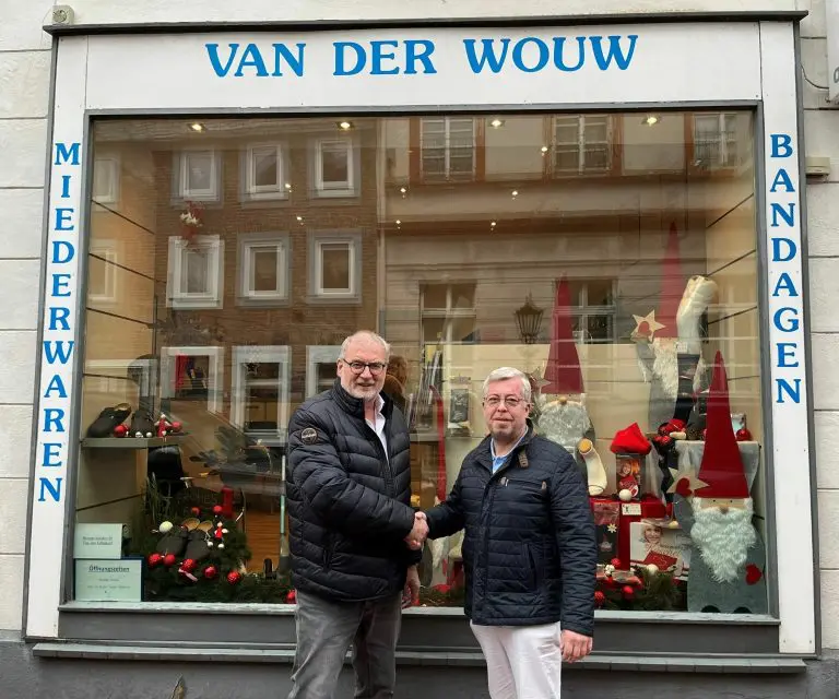 Frank Hodey, geschäftsführender Gesellschafter VitalCentrum HODEY KG, und Georg Winkes, Inhaber & Geschäftsführer vom Sanitätshaus van der Wouw.